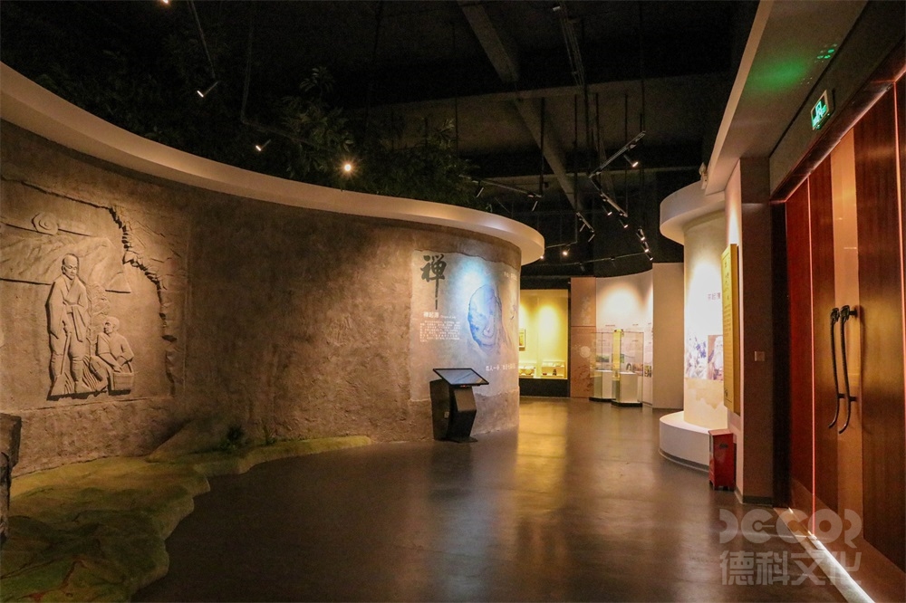 如何在城市展館設(shè)計(jì)中考慮安全和緊急疏散？