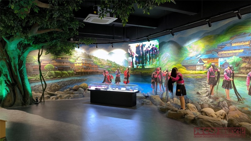 商業(yè)展館裝修中，如何考慮可持續(xù)發(fā)展和環(huán)保設(shè)計(jì)？